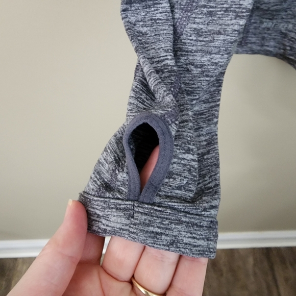 Nike size M Dri fit gray 1/4 zip running top jacket lightweight.  Thumb holes - Picture 5 of 13